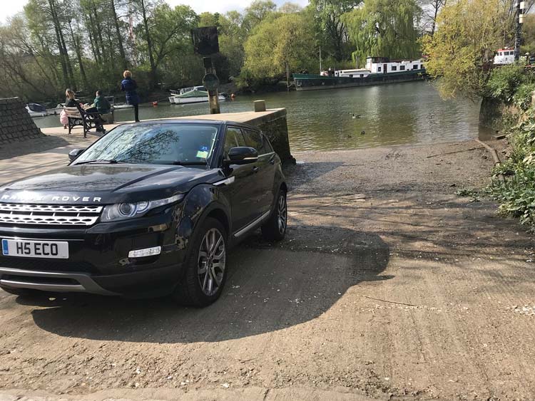 LateNight Security Guards Share The Weirdest Things They’ve Seen On